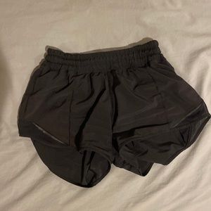 LULULEMON HOTTY HOT shorts - size 2 Tall